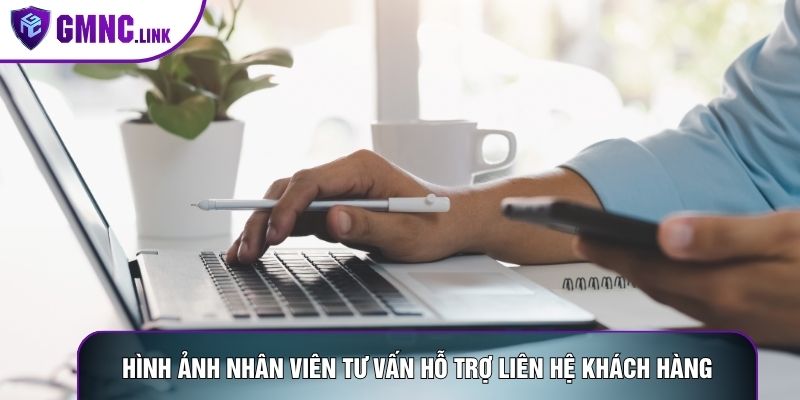Hình ảnh nhân viên tư vấn hỗ trợ liên hệ khách hàng